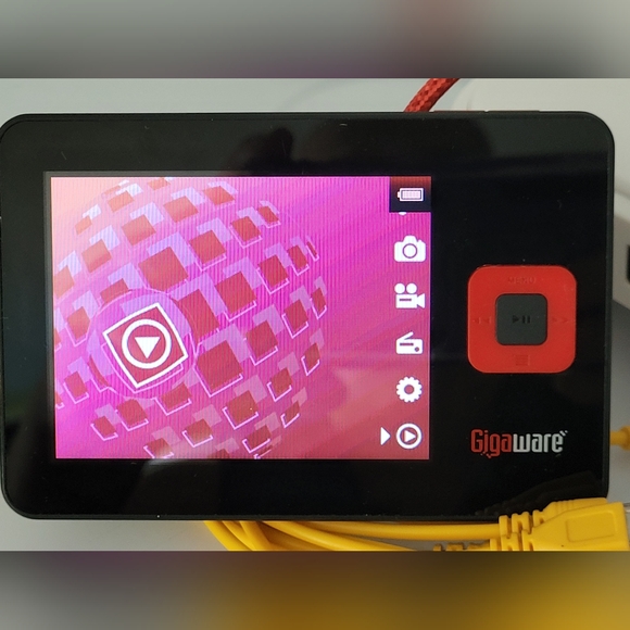 OUT OF PRINT 8GB Gigaware Video MP3 Player 3.5